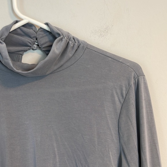 Lord & Taylor turtleneck gray pull over top blouse size small - Picture 2 of 9